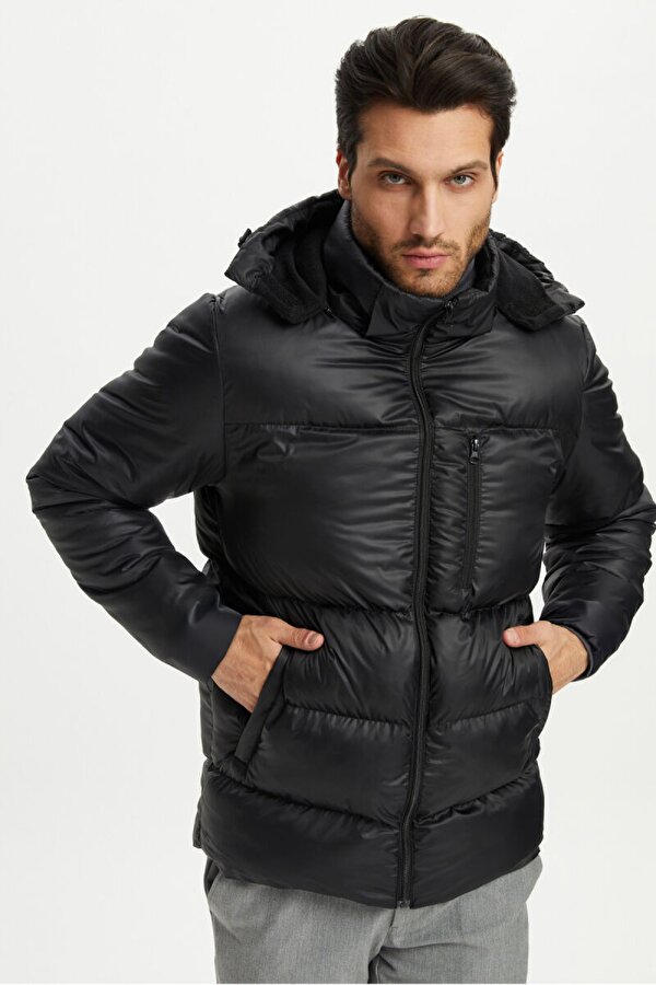 İçi Astarlı Su ve Rüzgar Geçirmez Cepli Kapüşonlu Erkek Mont