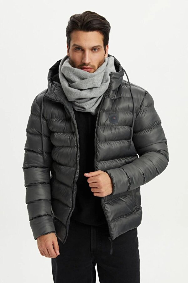 İçi Astarlı Su ve Rüzgar Geçirmez Cepli Kapüşonlu Erkek Mont