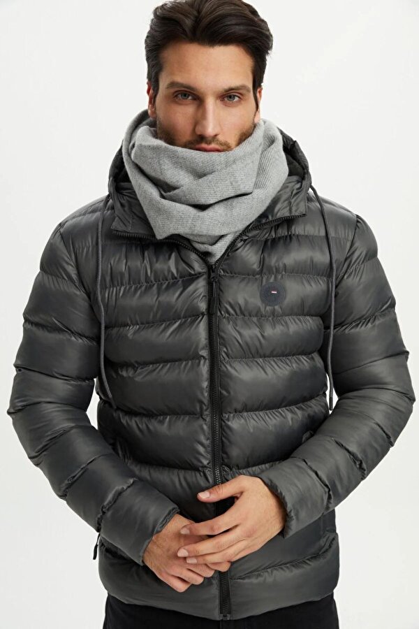 İçi Astarlı Su ve Rüzgar Geçirmez Cepli Kapüşonlu Erkek Mont