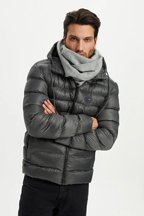 İçi Astarlı Su ve Rüzgar Geçirmez Cepli Kapüşonlu Erkek Mont