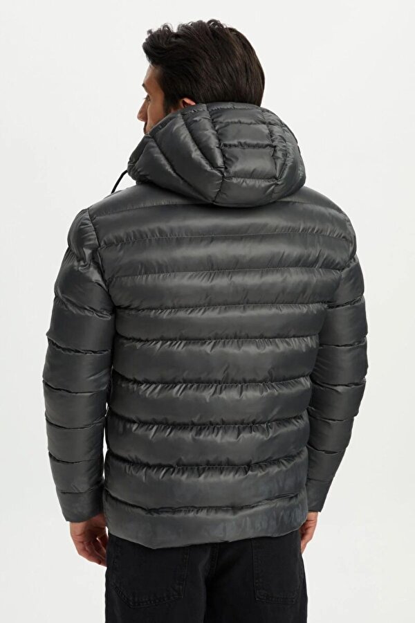 İçi Astarlı Su ve Rüzgar Geçirmez Cepli Kapüşonlu Erkek Mont