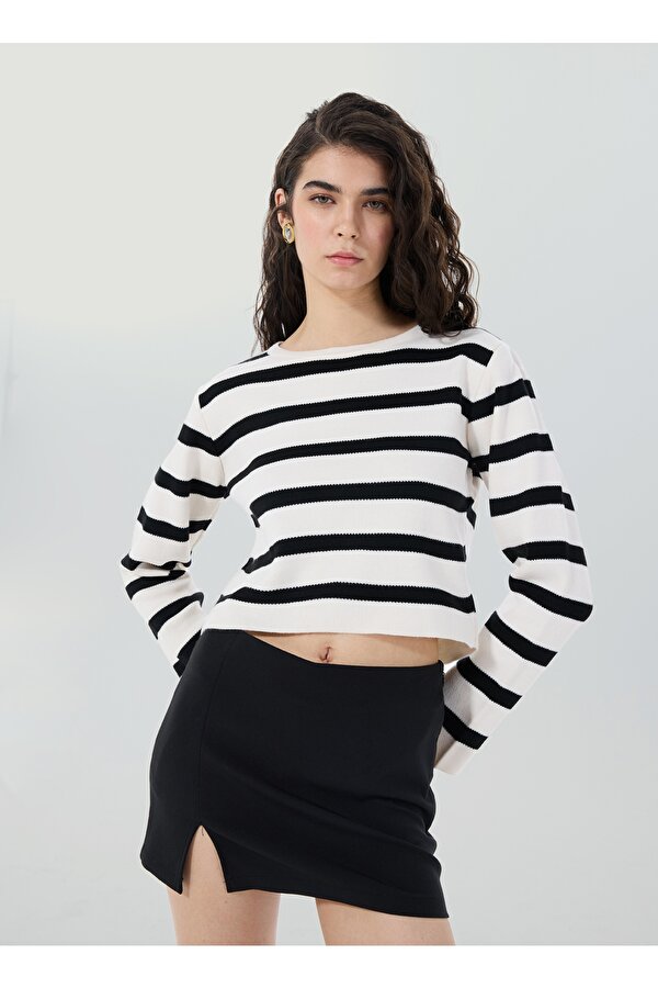 Bisiklet Yaka Crop Çizgili Beyaz - Siyah Kazak Kadın SPBF4WL-KZK5018