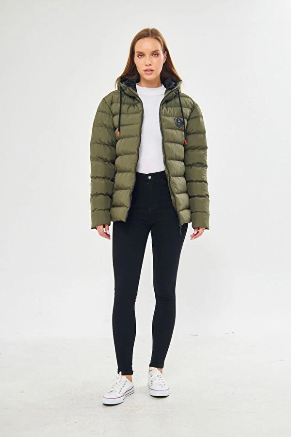 İçi Astarlı Su ve Rüzgar Geçirmez Cepli Kapüşonlu Kadın Mont