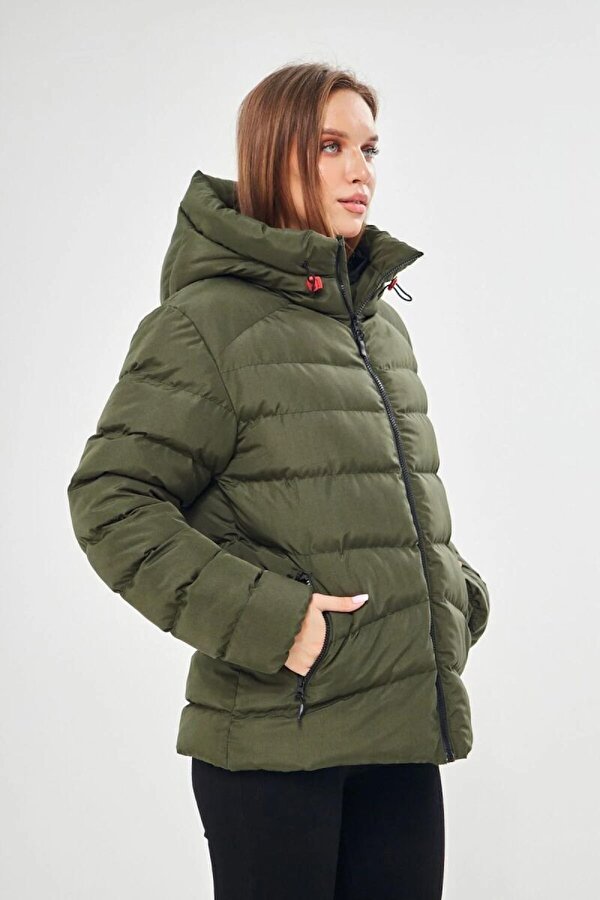 İçi Astarlı Su ve Rüzgar Geçirmez Cepli Kapüşonlu Kadın Mont