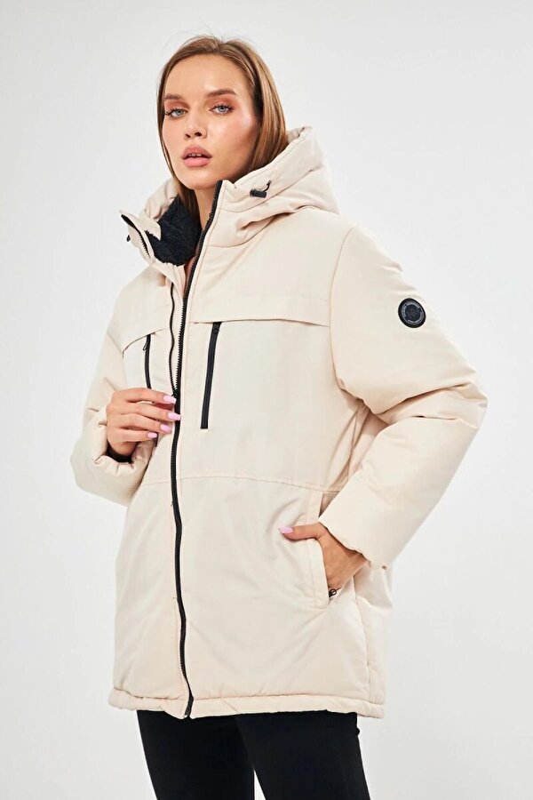 İçi Astarlı Su ve Rüzgar Geçirmez Cepli Kapüşonlu Kadın Mont