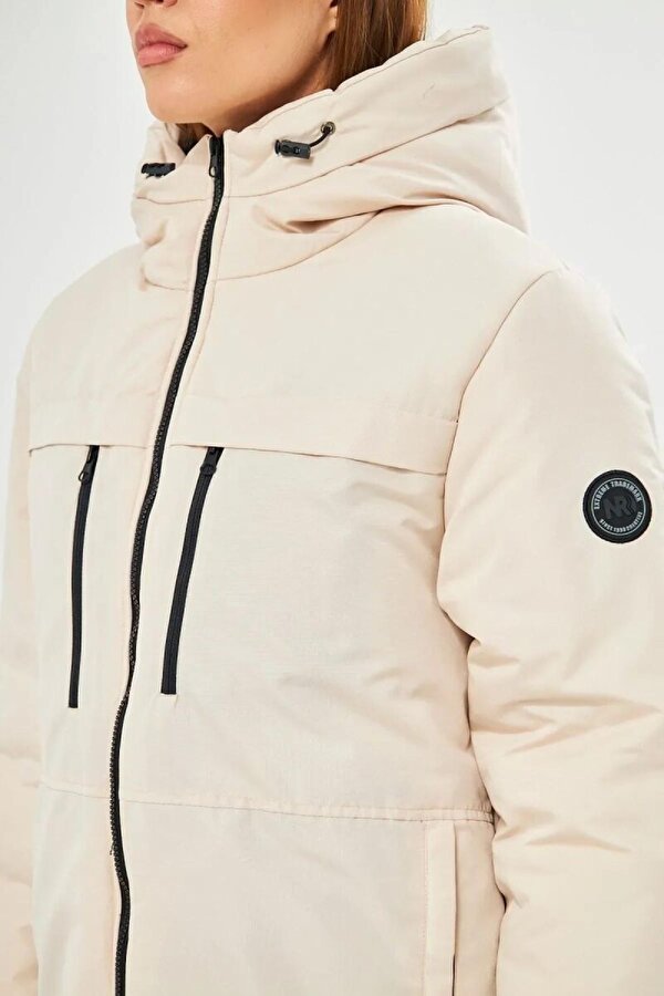 İçi Astarlı Su ve Rüzgar Geçirmez Cepli Kapüşonlu Kadın Mont