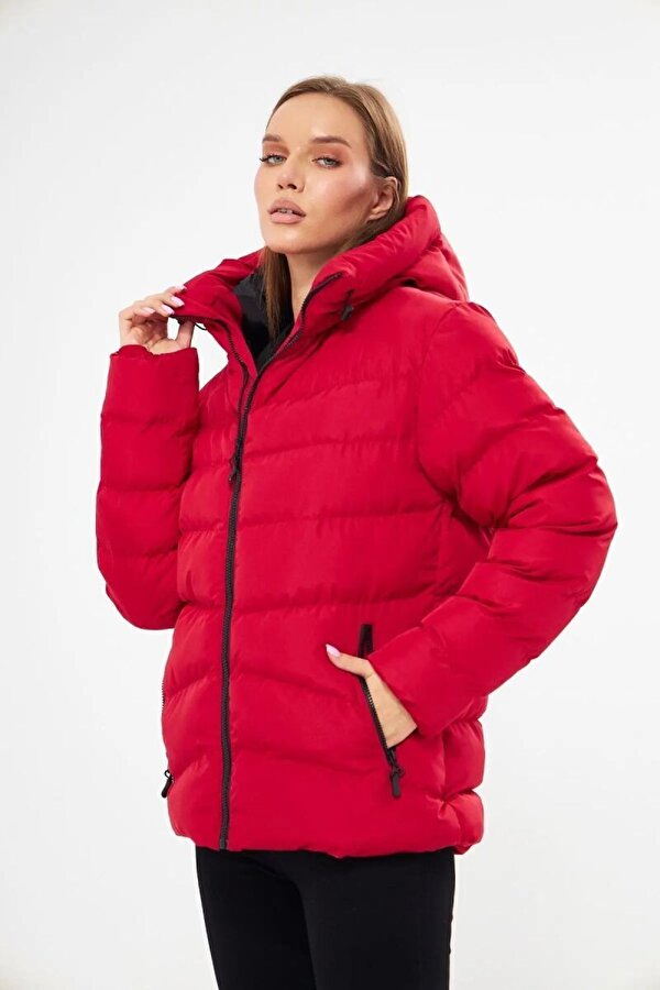 İçi Astarlı Su ve Rüzgar Geçirmez Cepli Kapüşonlu Kadın Mont