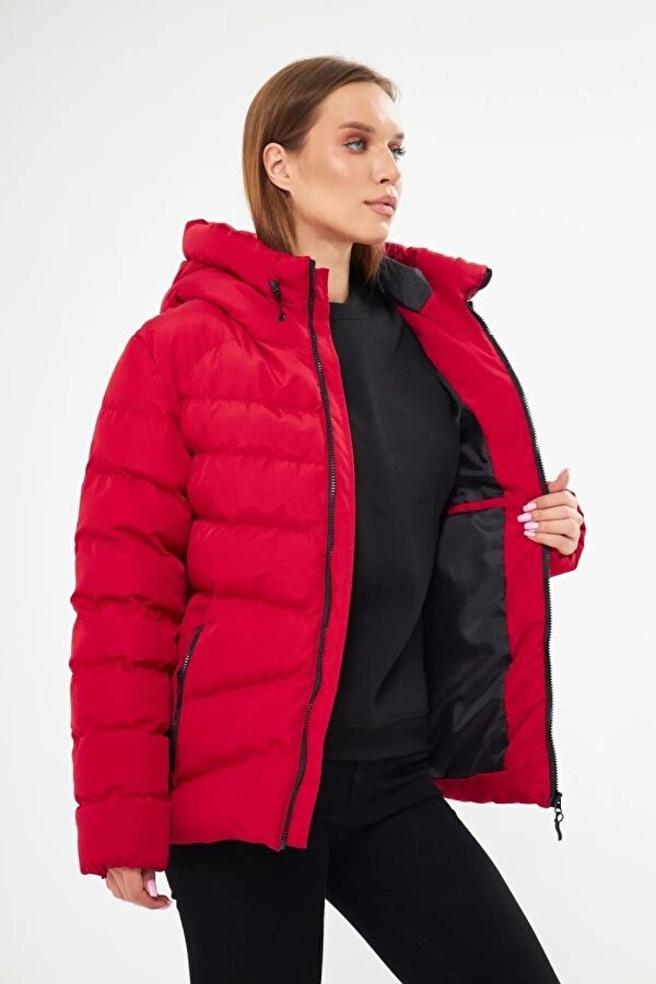 İçi Astarlı Su ve Rüzgar Geçirmez Cepli Kapüşonlu Kadın Mont