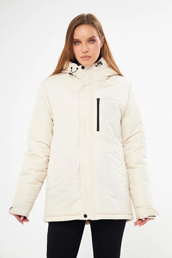 İçi Astarlı Su ve Rüzgar Geçirmez Cepli Kapüşonlu Kadın Mont