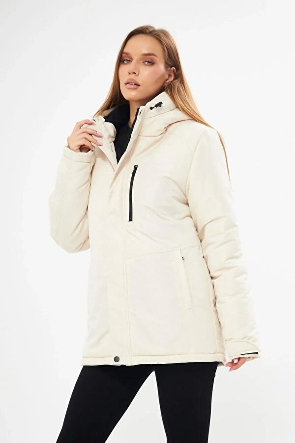 İçi Astarlı Su ve Rüzgar Geçirmez Cepli Kapüşonlu Kadın Mont