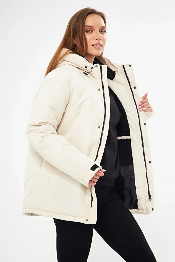 İçi Astarlı Su ve Rüzgar Geçirmez Cepli Kapüşonlu Kadın Mont