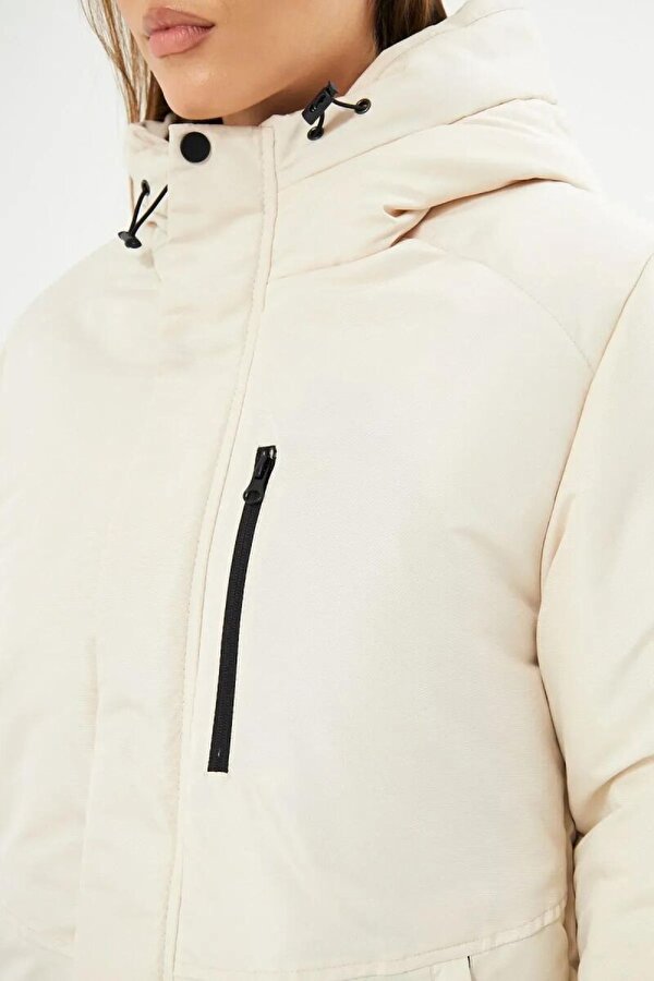 İçi Astarlı Su ve Rüzgar Geçirmez Cepli Kapüşonlu Kadın Mont