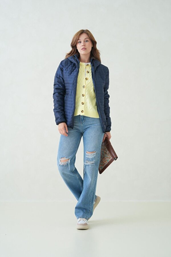 İçi Astarlı Su ve Rüzgar Geçirmez Cepli Kapüşonlu Kadın Mont