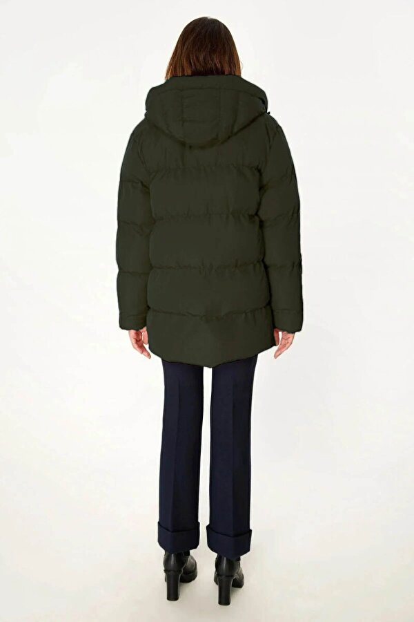 İçi Astarlı Su ve Rüzgar Geçirmez Cepli Kapüşonlu Kadın Mont