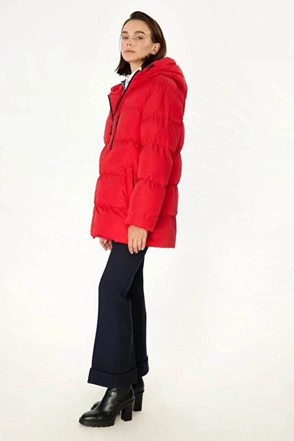 İçi Astarlı Su ve Rüzgar Geçirmez Cepli Kapüşonlu Kadın Mont