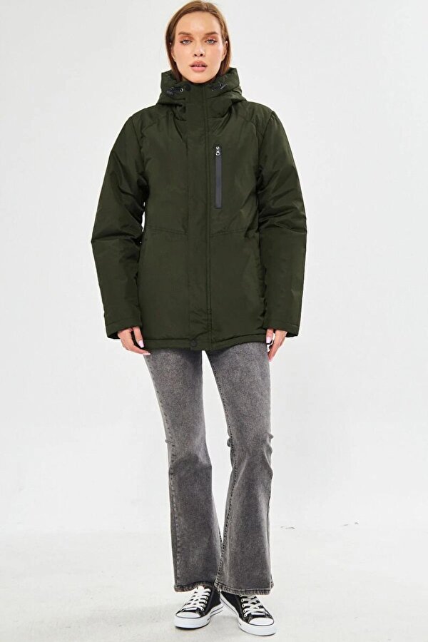 İçi Astarlı Su ve Rüzgar Geçirmez Cepli Kapüşonlu Kadın Mont