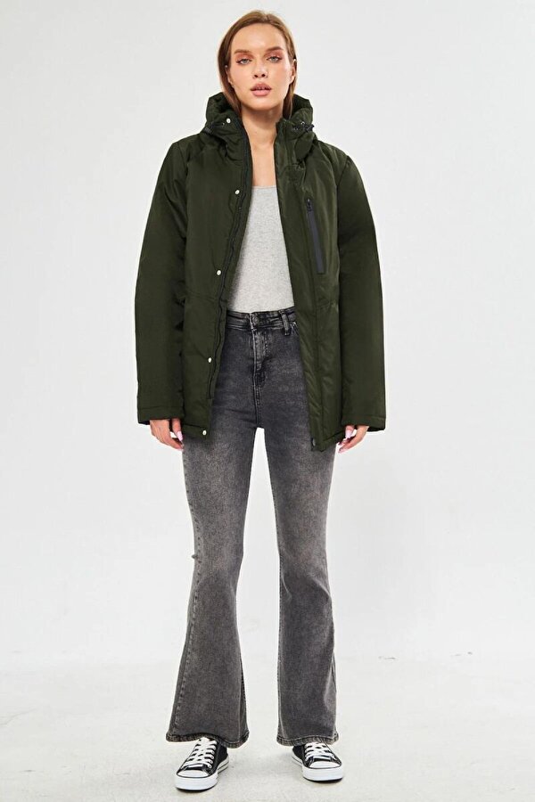 İçi Astarlı Su ve Rüzgar Geçirmez Cepli Kapüşonlu Kadın Mont