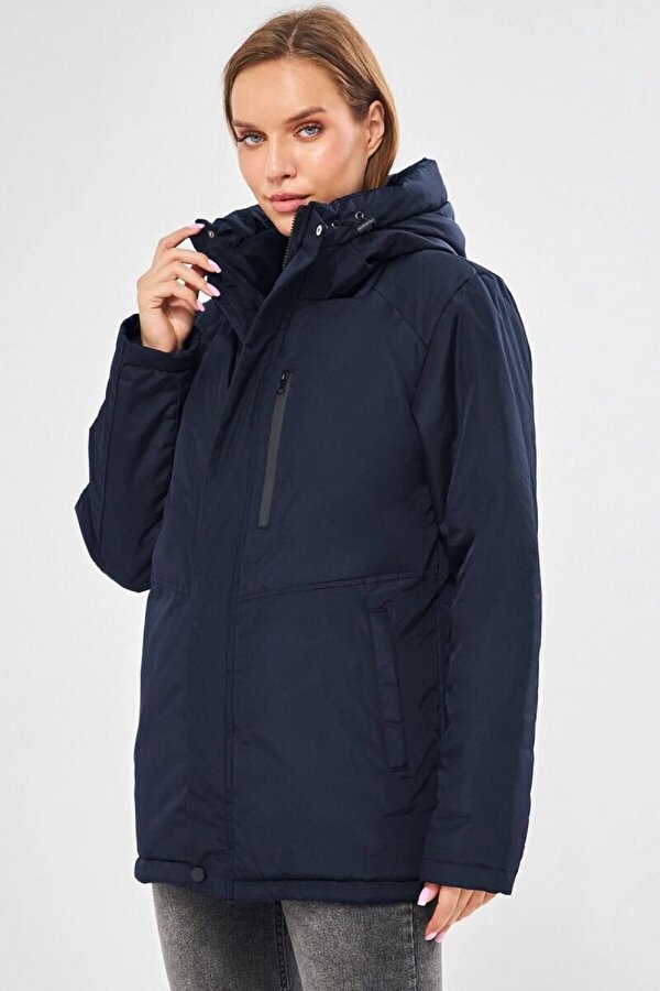 İçi Astarlı Su ve Rüzgar Geçirmez Cepli Kapüşonlu Kadın Mont