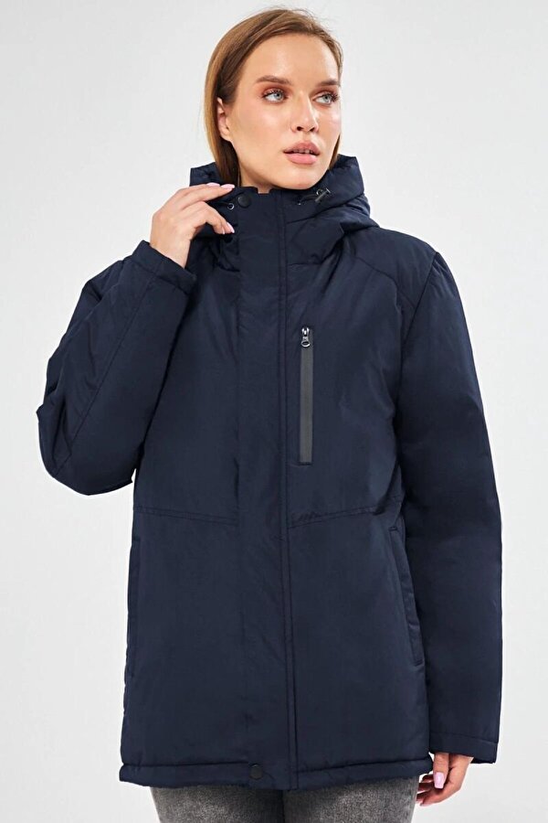 İçi Astarlı Su ve Rüzgar Geçirmez Cepli Kapüşonlu Kadın Mont