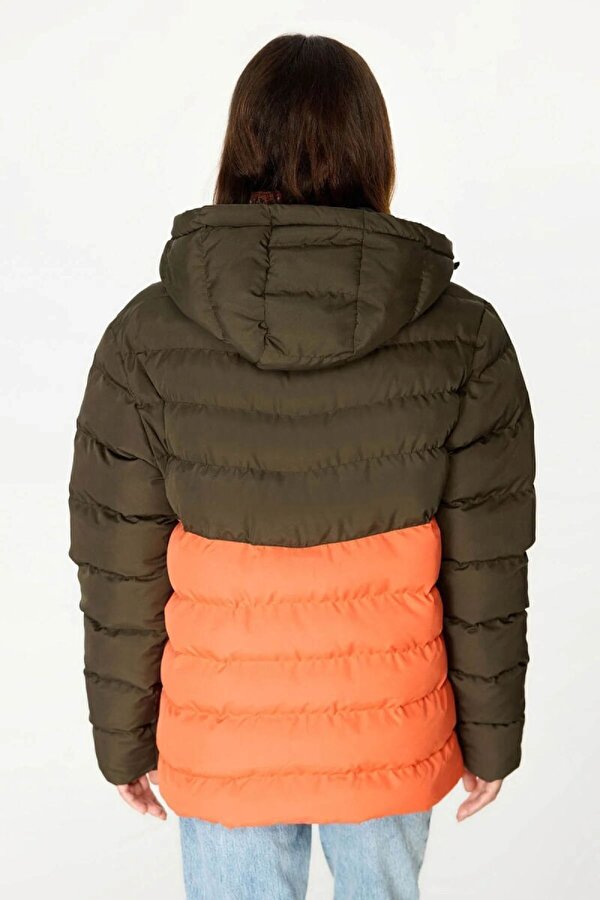 İçi Astarlı Su ve Rüzgar Geçirmez Cepli Kapüşonlu Kadın Mont