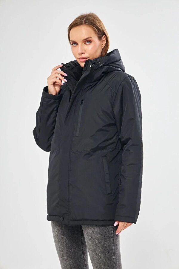 İçi Astarlı Su ve Rüzgar Geçirmez Cepli Kapüşonlu Kadın Mont