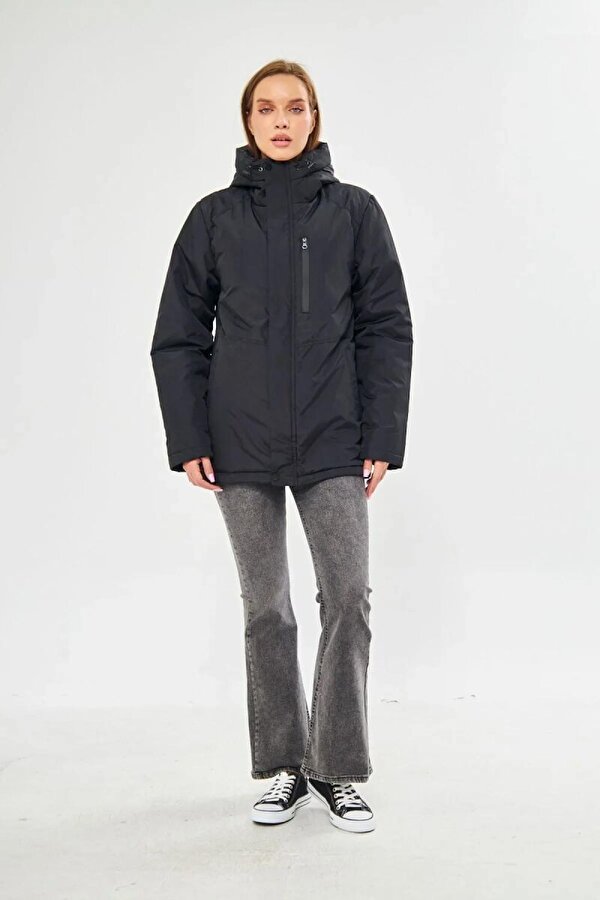 İçi Astarlı Su ve Rüzgar Geçirmez Cepli Kapüşonlu Kadın Mont