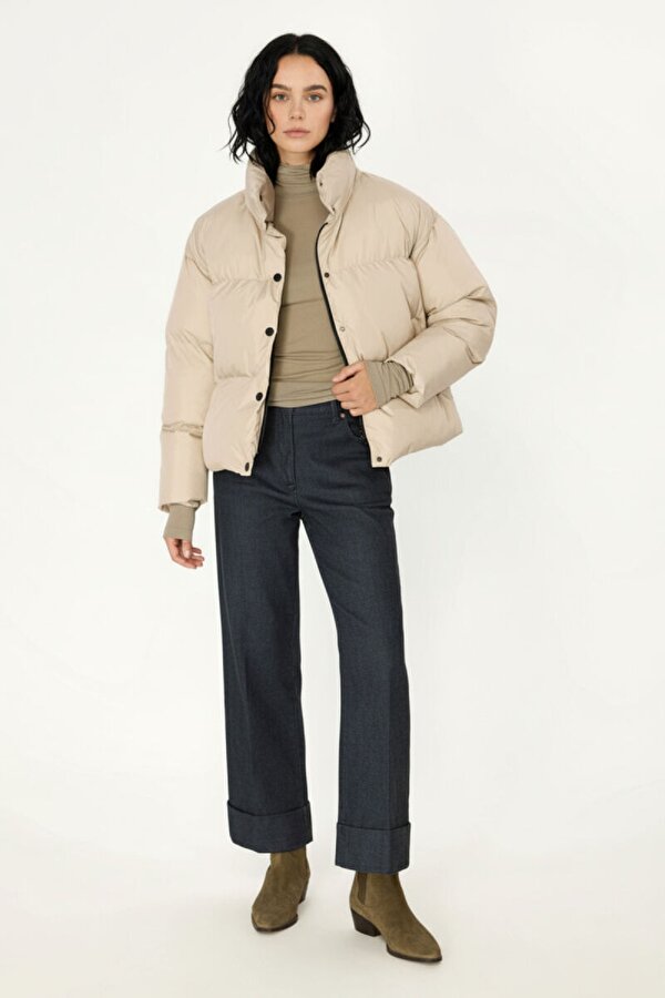 İçi Astarlı Su ve Rüzgar Geçirmez Cepli Dik Yaka Kadın Mont