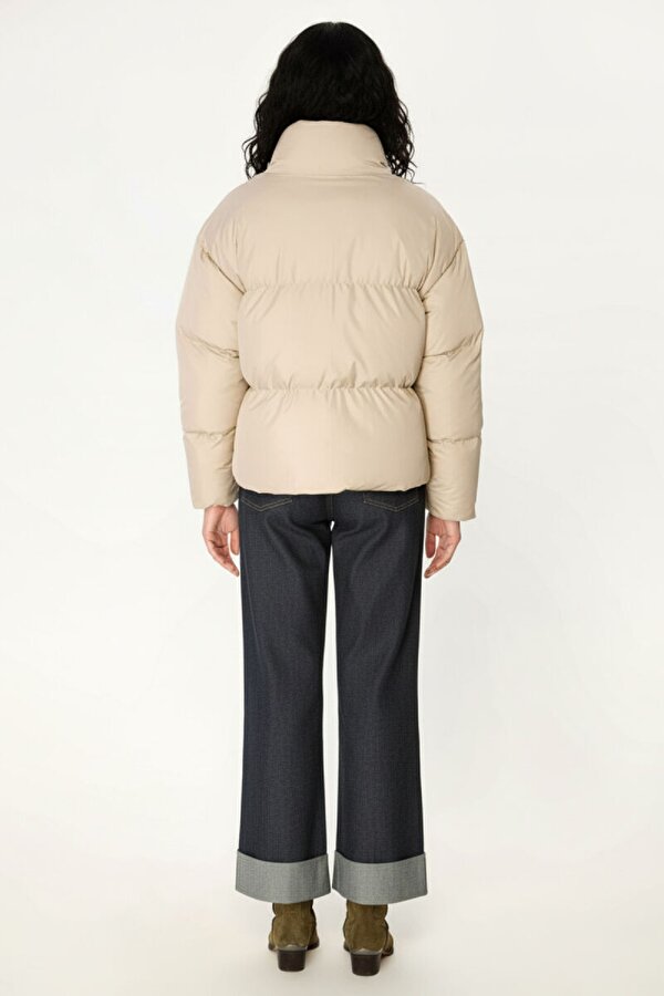 İçi Astarlı Su ve Rüzgar Geçirmez Cepli Dik Yaka Kadın Mont