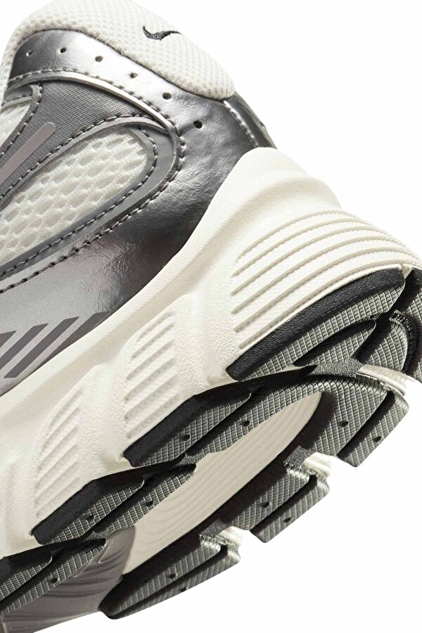 V5 RNR WHITE Man 001