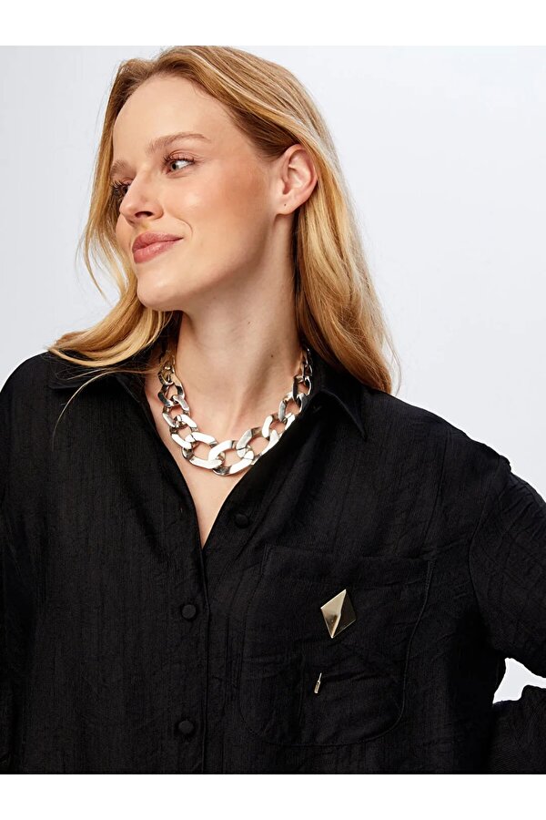 Metal Aksesuarlı Kendinden Dokulu Kadın Gömlek W26GML016