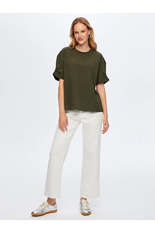 Kolları Taş Detaylı Yuvarlak Yaka Kadın T-shirt W26TSH088