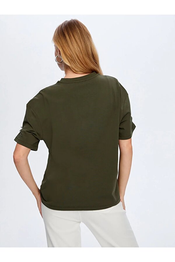 Kolları Taş Detaylı Yuvarlak Yaka Kadın T-shirt W26TSH088