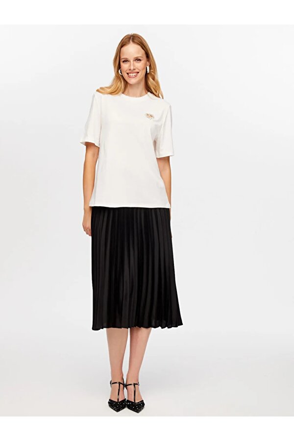 Taş Kalp Nakışlı Kadın T-shirt W26TSH094