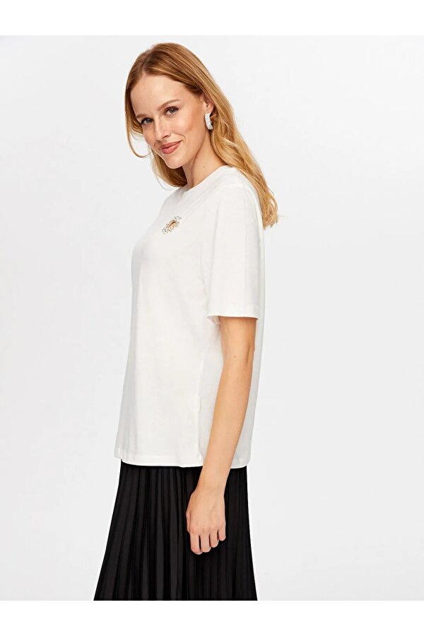 Taş Kalp Nakışlı Kadın T-shirt W26TSH094