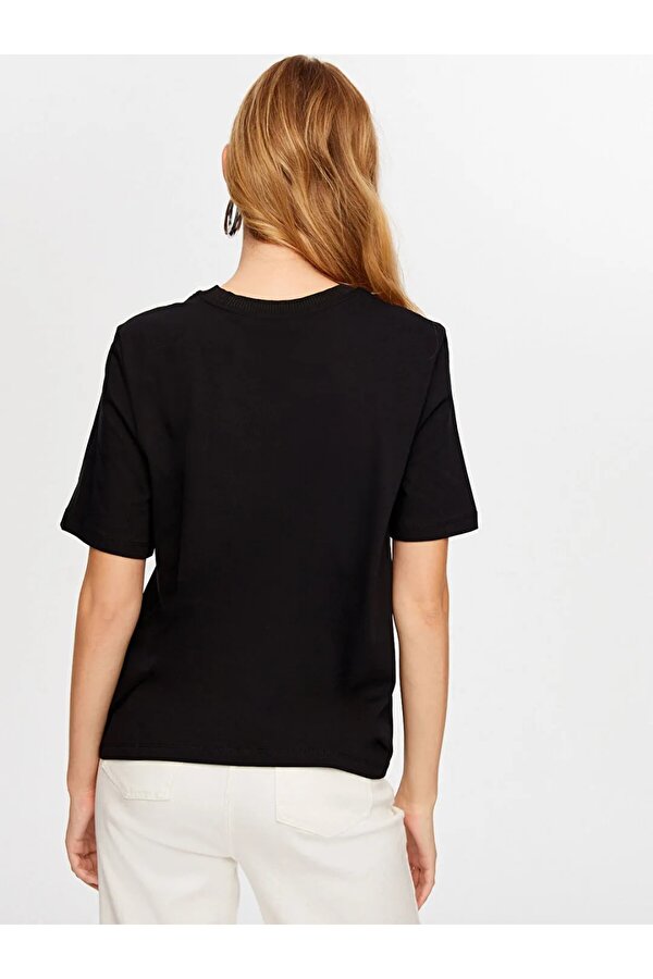 Taş Kalp Nakışlı Kadın T-shirt W26TSH094