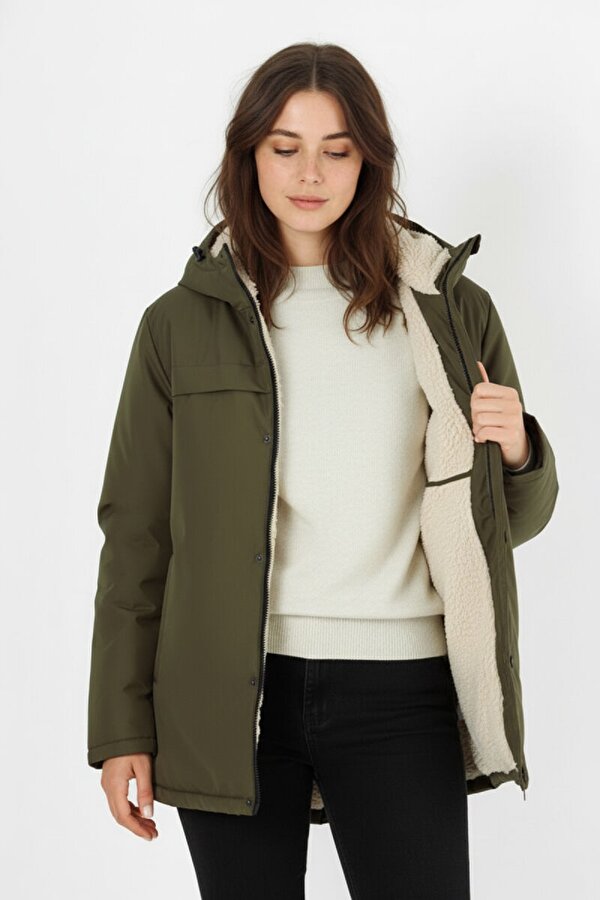 İçi Kürklü Su ve Rüzgar Geçirmez Cepli Kapüşonlu Kadın Mont