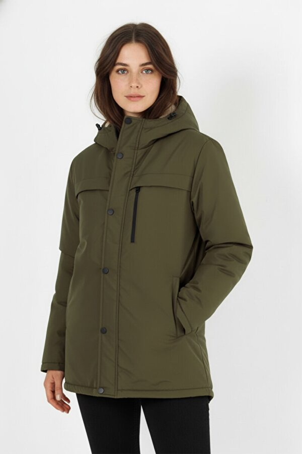 İçi Kürklü Su ve Rüzgar Geçirmez Cepli Kapüşonlu Kadın Mont