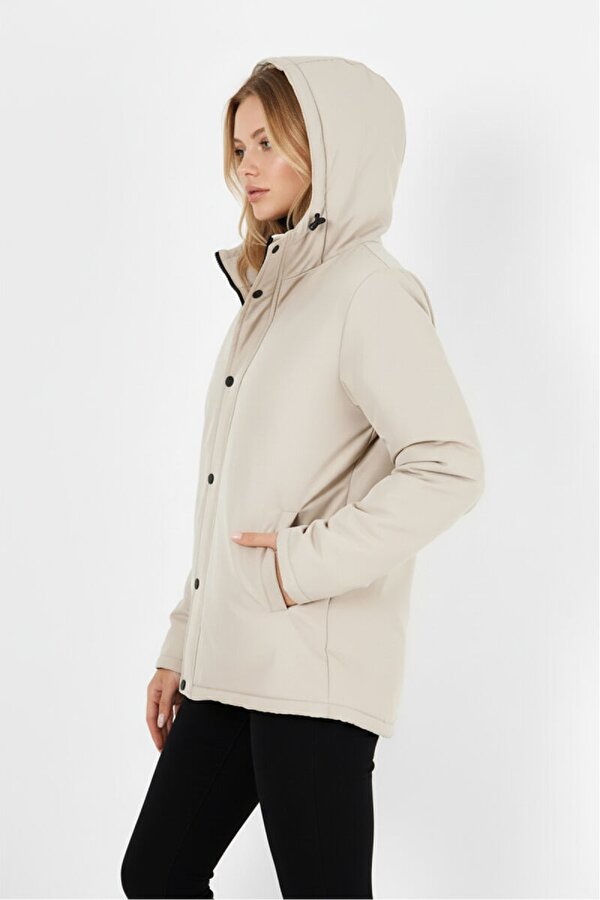 İçi Kürklü Su ve Rüzgar Geçirmez Cepli Kapüşonlu Kadın Mont