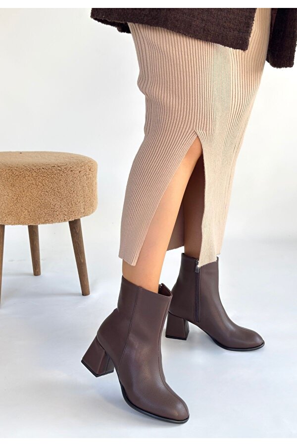 Kahverengi Fermuarlı Kadın Topuklu Bot