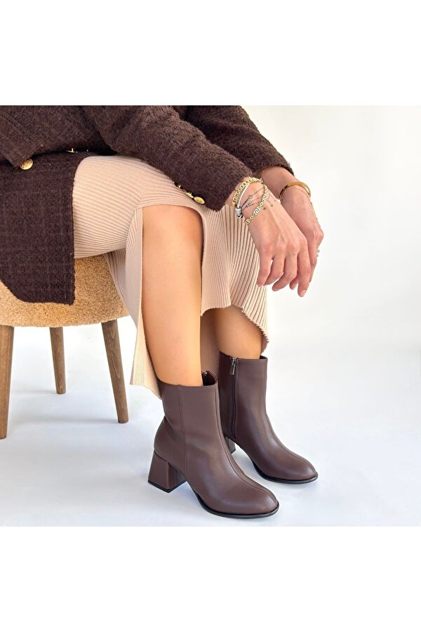 Kahverengi Fermuarlı Kadın Topuklu Bot