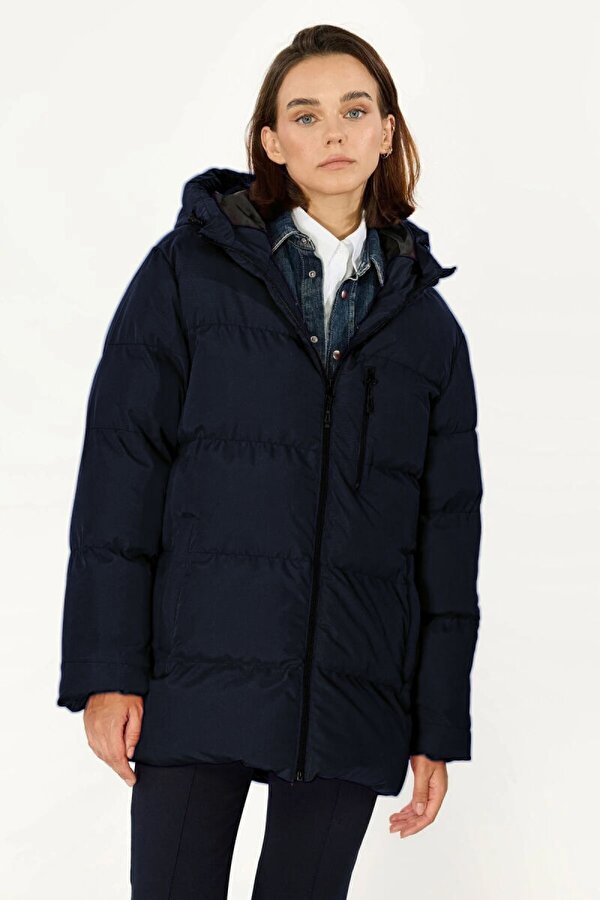 İçi Astarlı Su ve Rüzgar Geçirmez Cepli Kapüşonlu Kadın Mont