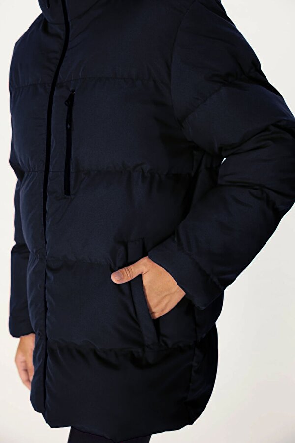 İçi Astarlı Su ve Rüzgar Geçirmez Cepli Kapüşonlu Kadın Mont