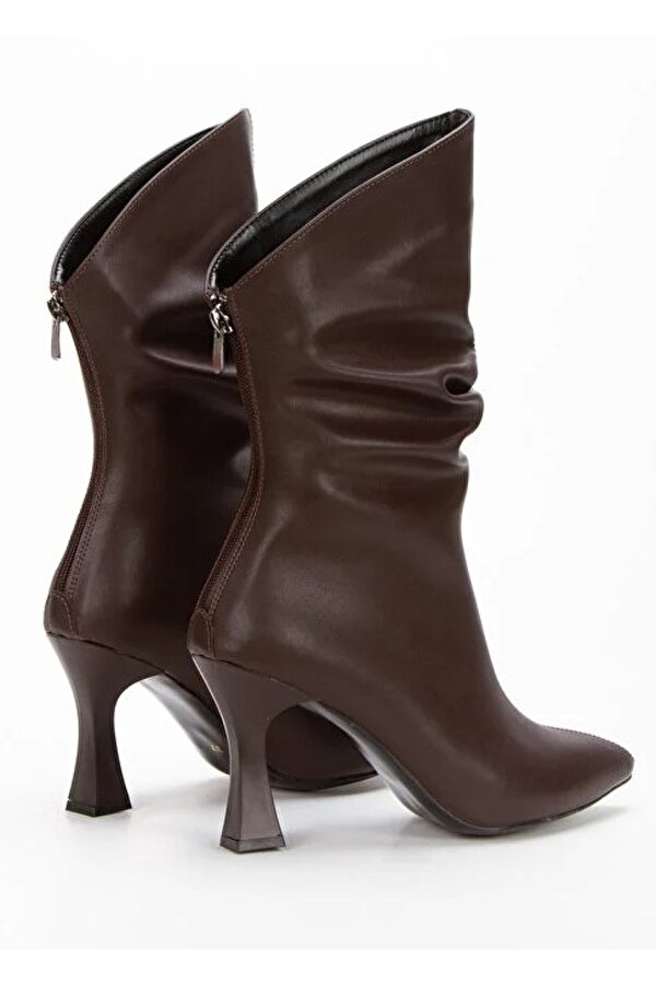 Arkadan Fermuarlı Büzgülü Kadın Çizme