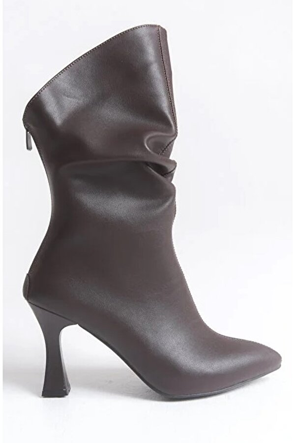 Arkadan Fermuarlı Büzgülü Kadın Çizme