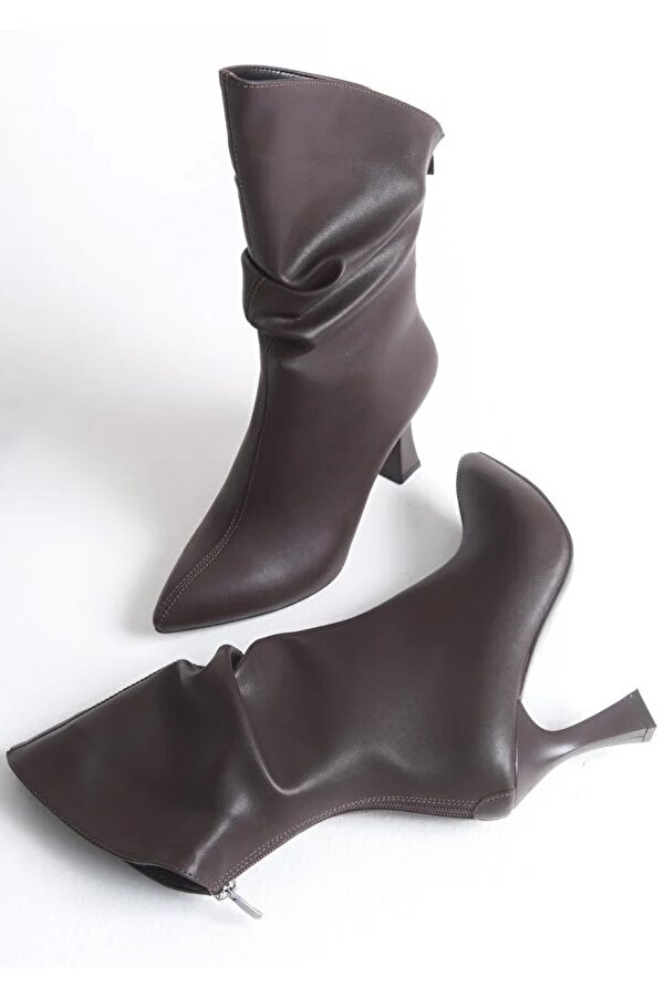 Arkadan Fermuarlı Büzgülü Kadın Çizme