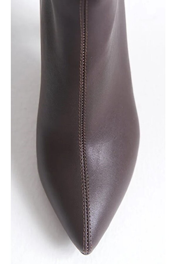 Arkadan Fermuarlı Büzgülü Kadın Çizme