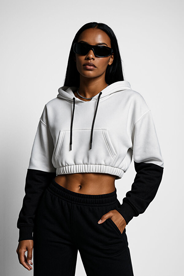 Kadın Kapüşonlu Cepli Siyah-Beyaz Crop Sweatshirt