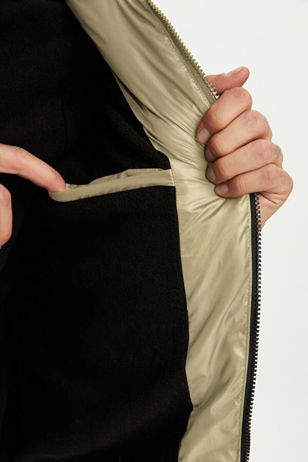 İçi Astarlı Su ve Rüzgar Geçirmez Cepli Kapüşonlu Erkek Mont