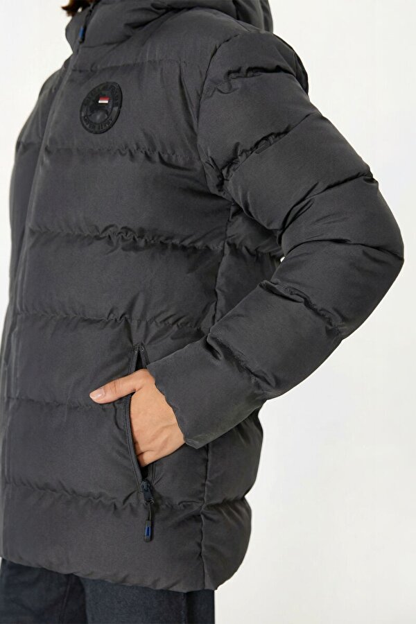 İçi Astarlı Su ve Rüzgar Geçirmez Cepli Kapüşonlu Kadın Mont