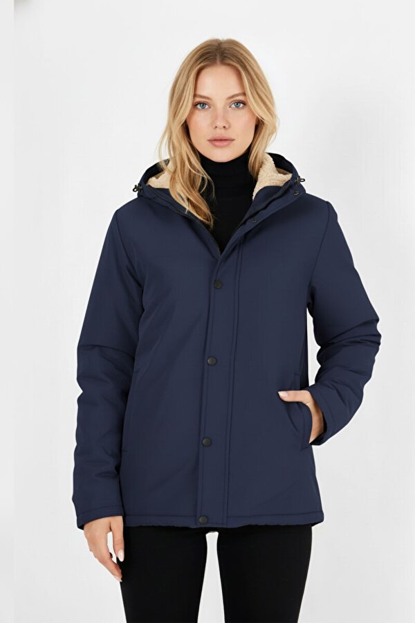 İçi Kürklü Su ve Rüzgar Geçirmez Cepli Kapüşonlu Kadın Mont